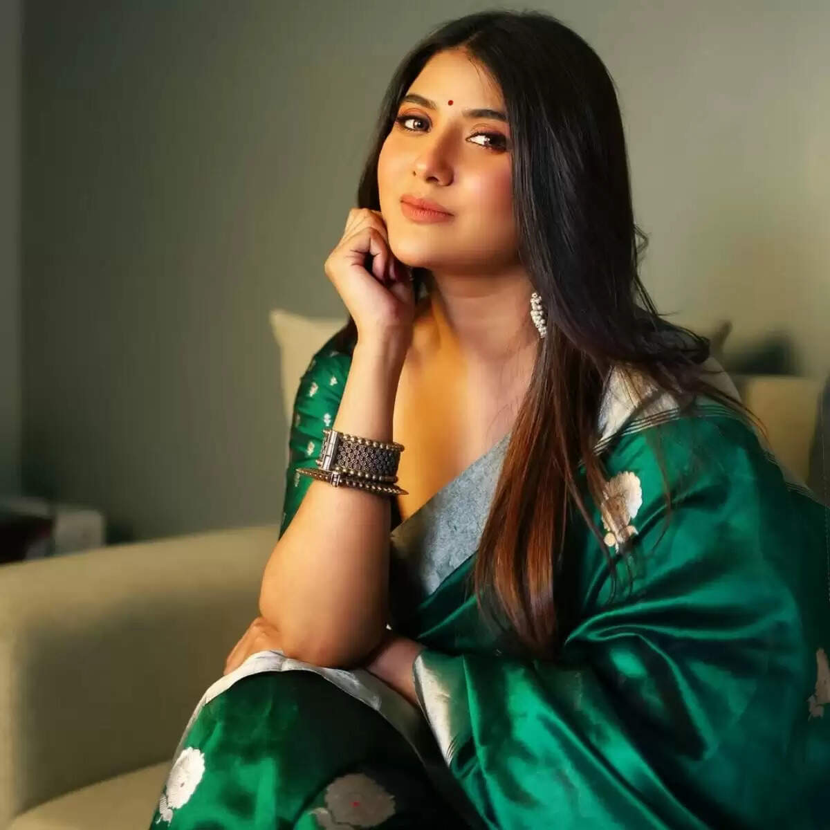 पार्नो मित्रा ने तृणमूल में शामिल होकर अपनी राजनीतिक यात्रा को नया मोड़ दिया