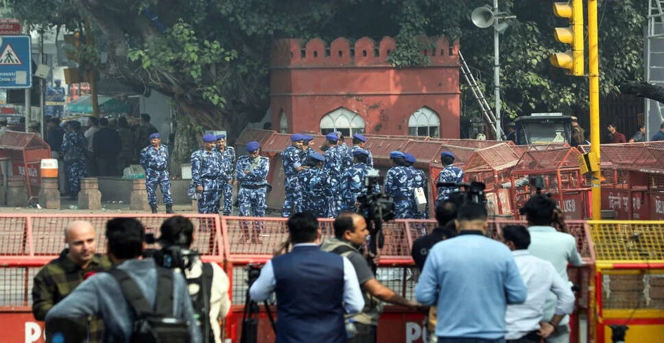 दिल्ली पुलिस ने लाल किला विस्फोट मामले में दो संदिग्धों को हिरासत में लिया