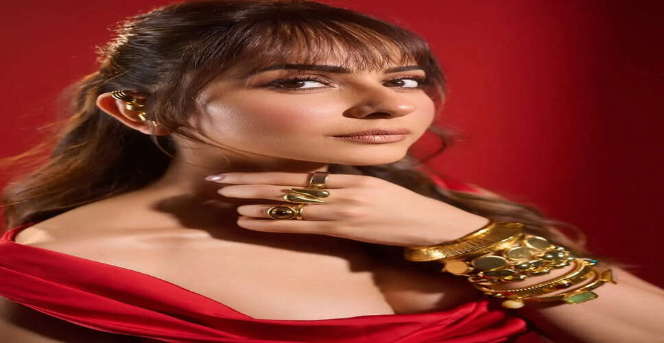 रकुल प्रीत का नया लुक: लाल ड्रेस में नजर आईं