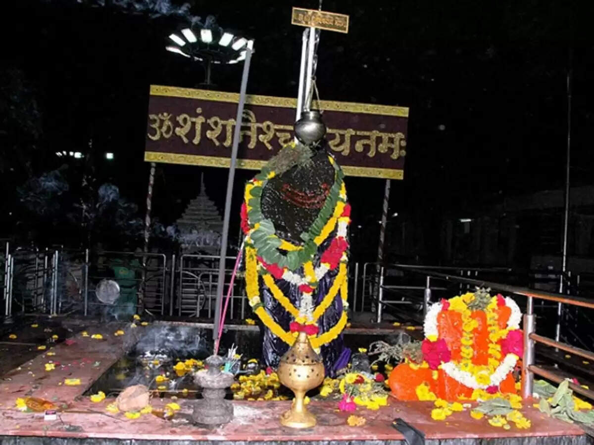 शनिवार को दीपक जलाने के लाभ: चार विशेष स्थानों पर करें पूजा