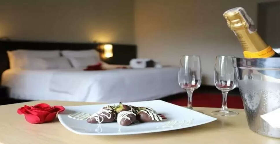 होटल में रुकते समय कौन-कौन सी चीजें ले जा सकते हैं?