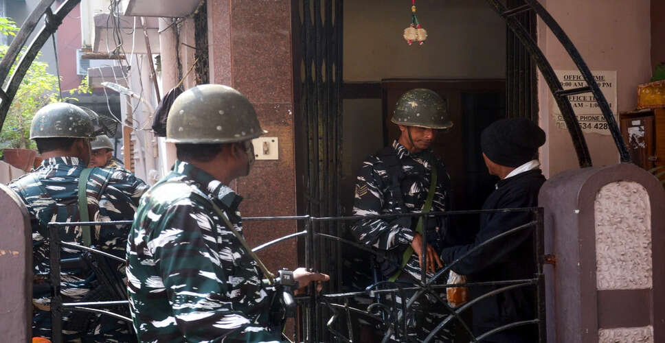 कोलकाता में तृणमूल कांग्रेस नेता के कार्यालय पर ईडी की छापेमारी