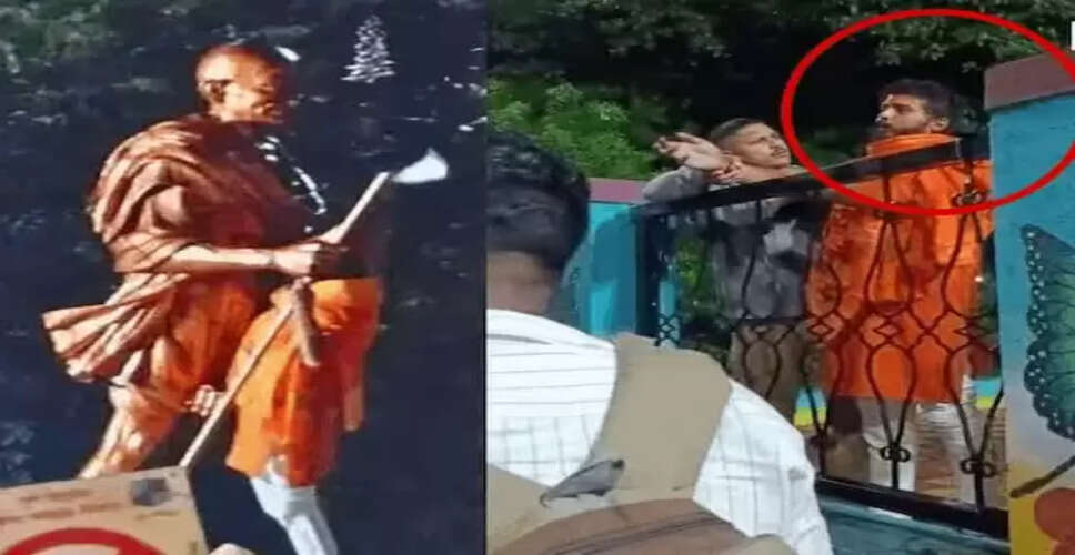 पुणे में महात्मा गांधी की प्रतिमा पर हमले की कोशिश, आरोपी गिरफ्तार