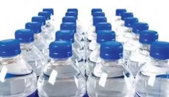 बोतल बंद पानी में बैक्टीरिया: स्वास्थ्य पर खतरा