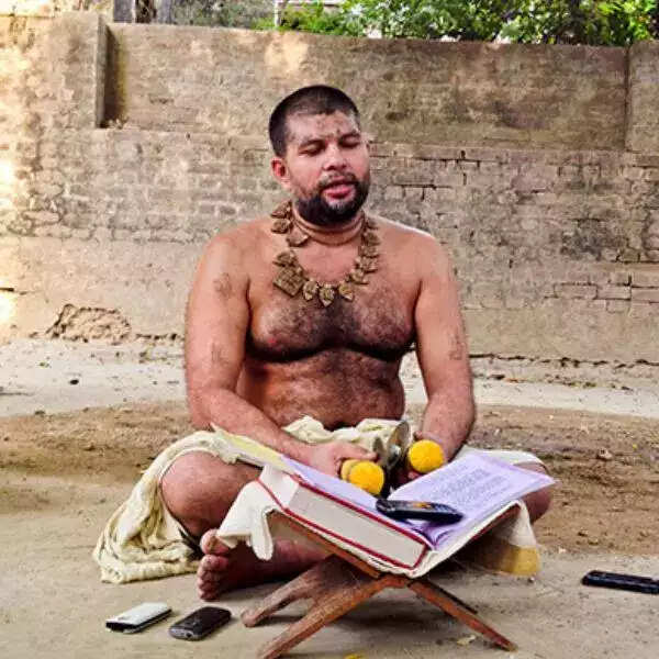प्रेमानंद महाराज: 11 साल की उम्र में घर छोड़कर आध्यात्मिक जीवन की ओर बढ़े