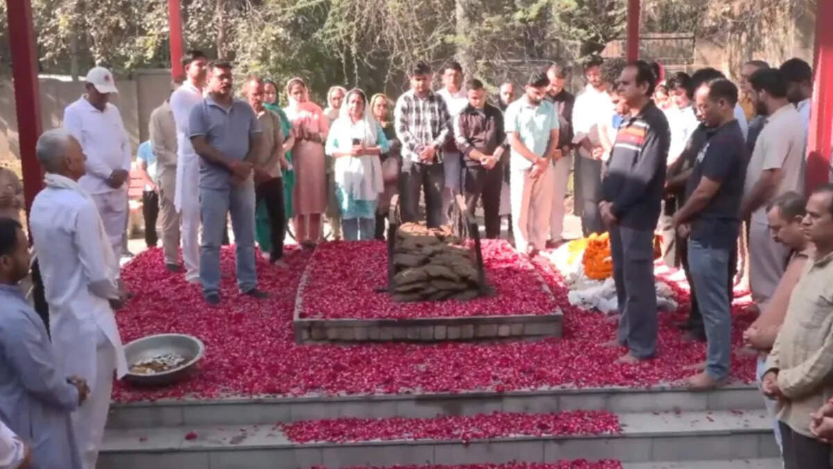 हरीश राणा: पहले भारतीय को मिली निष्क्रिय इच्छामृत्यु, अंतिम विदाई में भावुकता