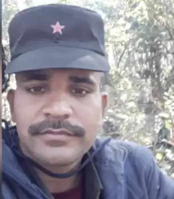 झारखंड-बिहार में 48 जवानों की हत्या के आरोपी नक्सल कमांडर नवीन यादव ने किया सरेंडर !