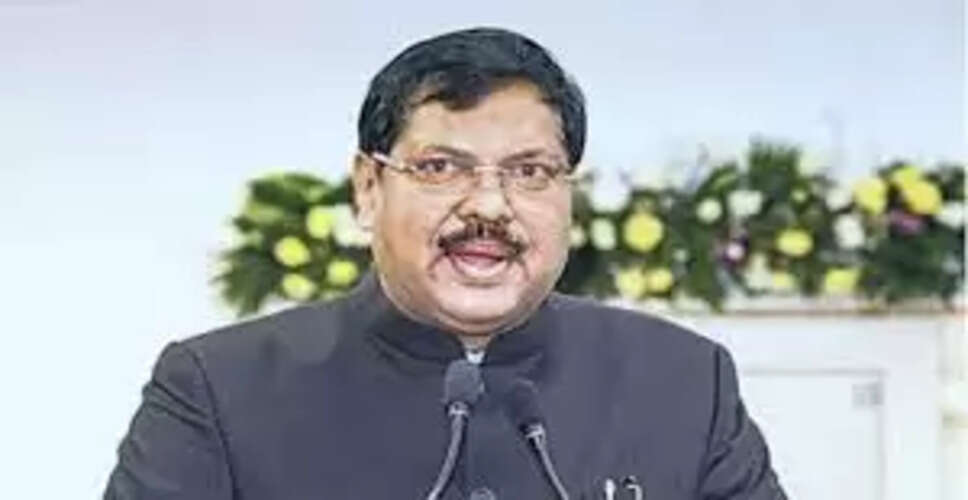 CJI गवई ने सोशल मीडिया पर जजों से बातचीत के लिए कान में कहने की सलाह दी