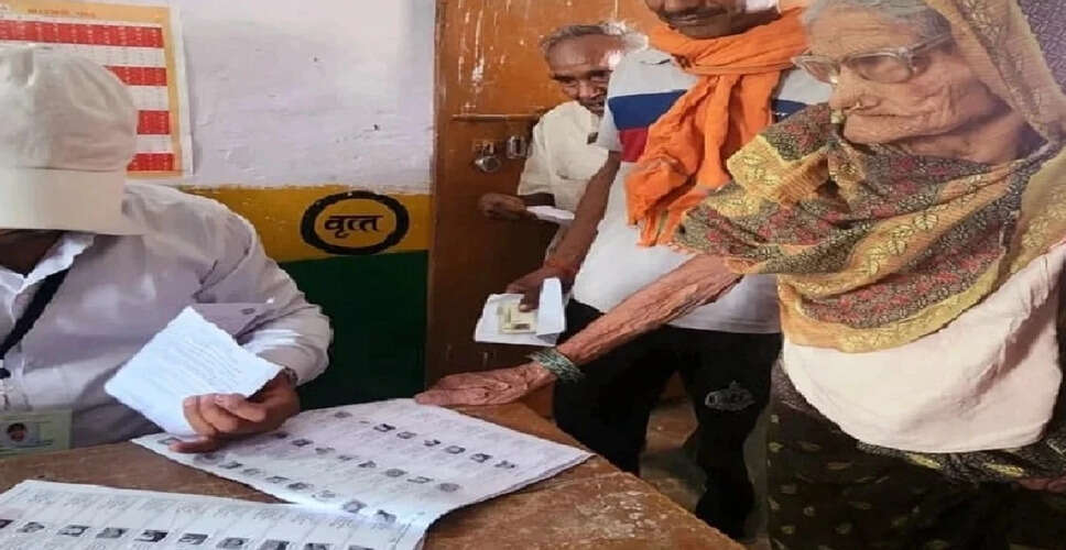 सुप्रीम कोर्ट ने निर्वाचन आयोग से एसआईआर पर जवाब मांगा