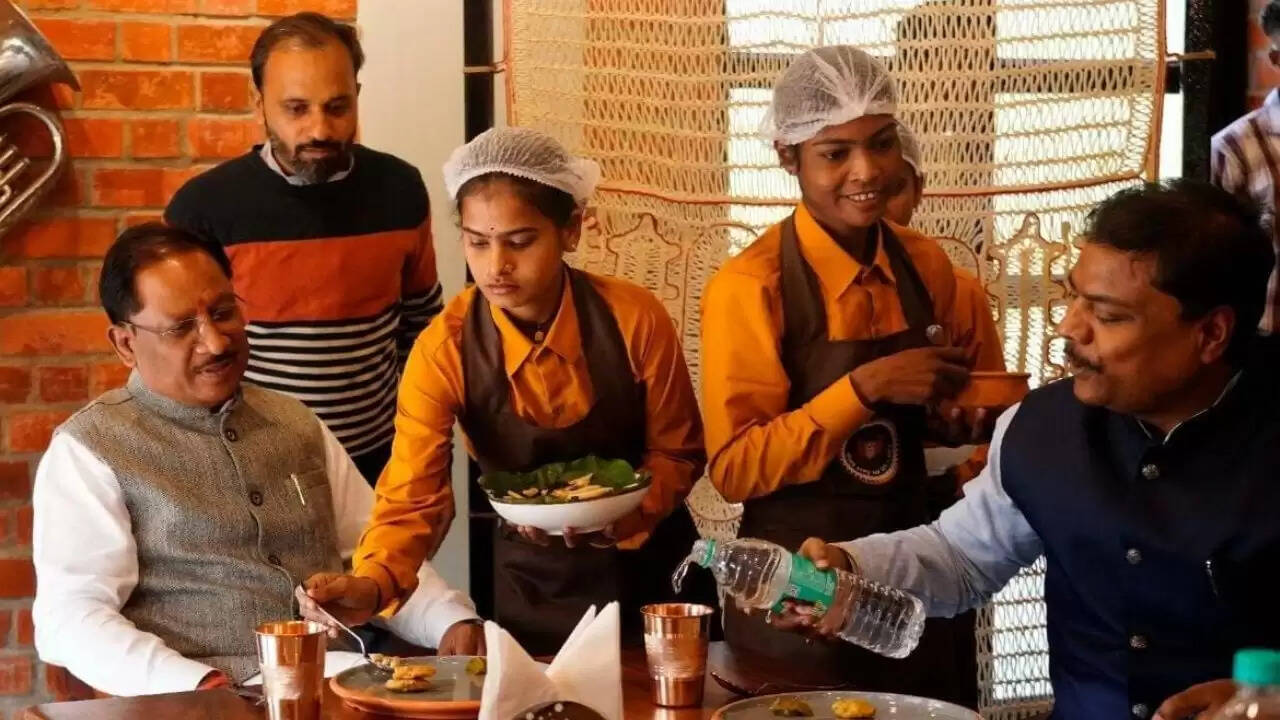 बस्तर में सामाजिक-आर्थिक बदलाव की नई शुरुआत: पंडुम कैफे का उद्घाटन