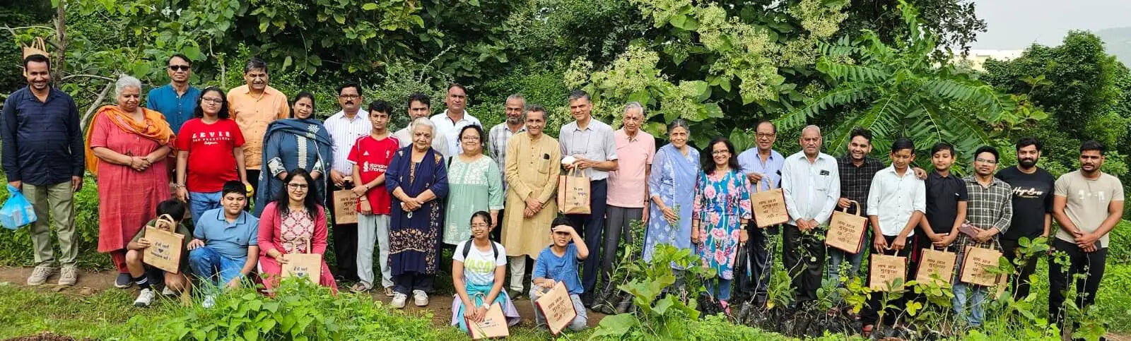 सनावदिया में रक्षाबंधन पर पर्यावरण संरक्षण की अनोखी पहल