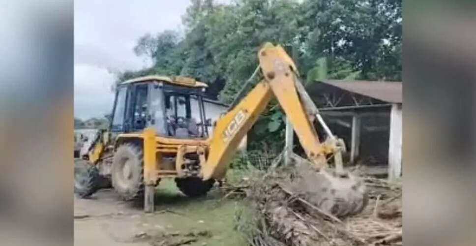 लखीमपुर में अतिक्रमण हटाने की कार्रवाई से प्रभावित 220 परिवार