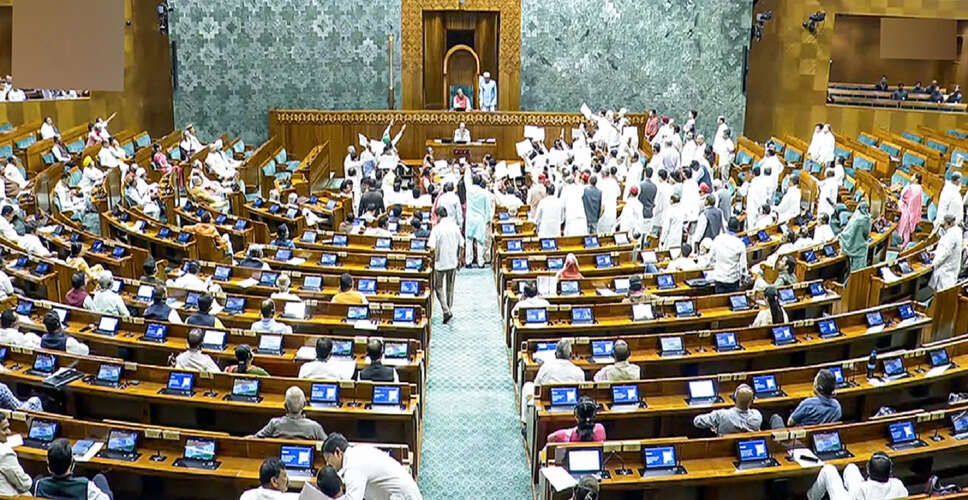 संसद में हंगामे के बीच स्थगित हुई कार्यवाही, बिहार के एसआईआर पर चर्चा की मांग