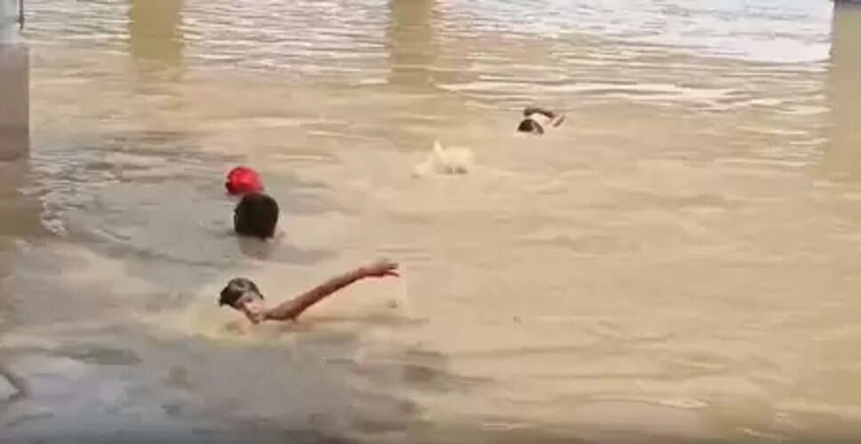 बिहार में गंगा का जलस्तर बढ़ा, तटबंधों पर दबाव से बाढ़ का खतरा