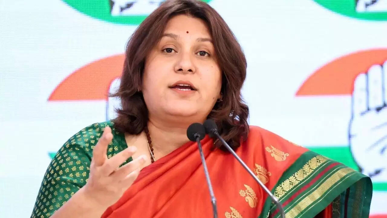 कांग्रेस ने वंदे मातरम पर आरएसएस-बीजेपी पर उठाए सवाल