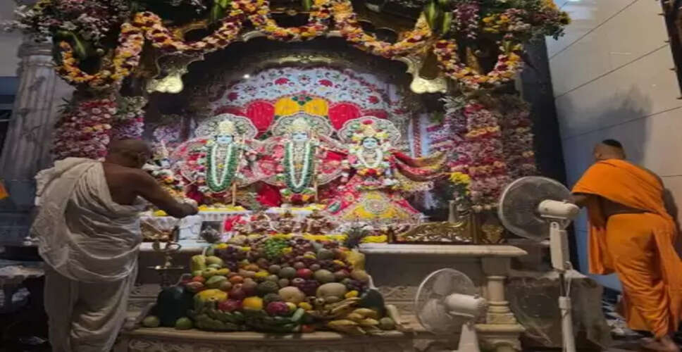 जन्माष्टमी के पावन अवसर पर 'दिव्य अनुभव' के साथ कृष्ण भक्ति में लीन नजर आए मनीष मल्होत्रा