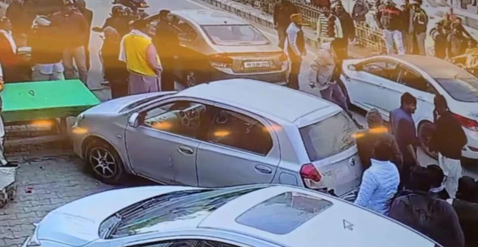 सिरसा में सड़क पर झड़प: कार चालकों के बीच हिंसक विवाद