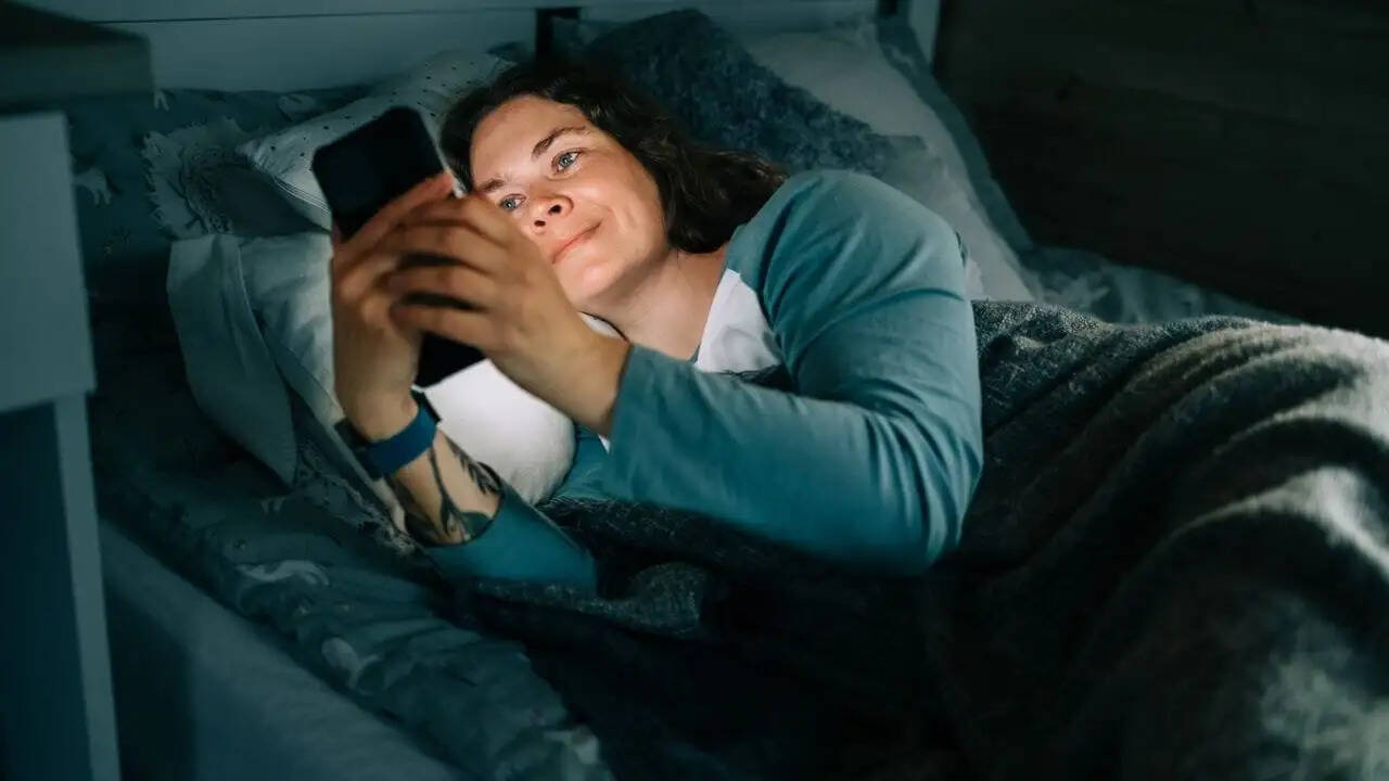 कम रोशनी में स्क्रीन का उपयोग: मायोपिया का बढ़ता खतरा