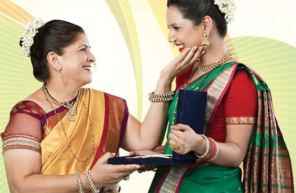 स्त्रियों को लक्ष्मी का रूप क्यों माना जाता है? जानें शुक्रवार की पूजा का महत्व