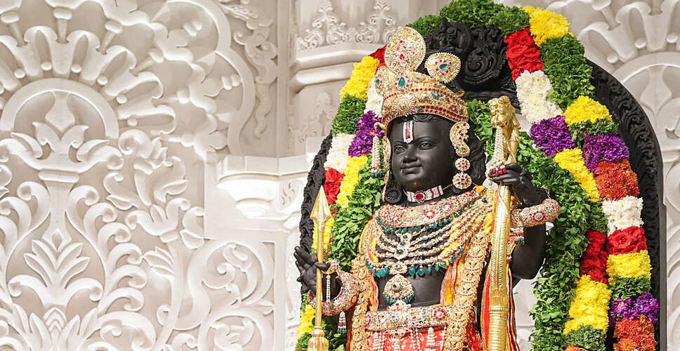 अयोध्या में राम दरबार की भव्य प्राण प्रतिष्ठा, दान में मिले अनमोल आभूषण