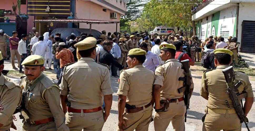 झांसी में ऑनलाइन सट्टेबाजी पर पुलिस की बड़ी कार्रवाई, करोड़ों की संपत्ति जब्त