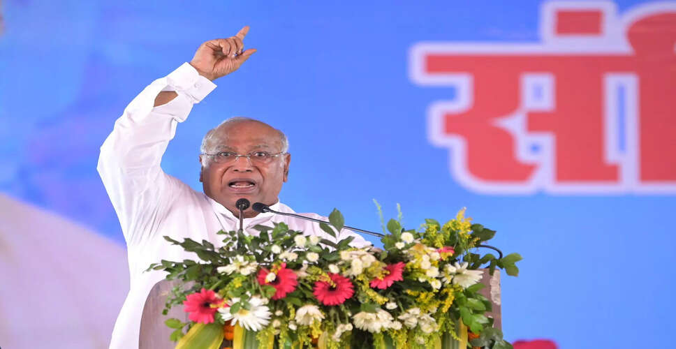 खरगे ने बाढ़ संकट पर केंद्र सरकार को घेरा, पीएम से PM CARES फंड खोलने की अपील