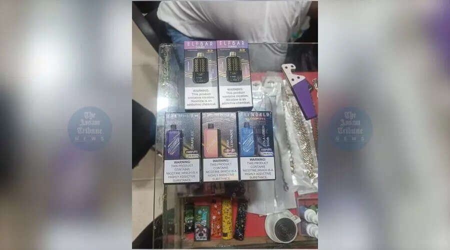 गुवाहाटी में प्रतिबंधित वेप्स की बिक्री: युवा पीढ़ी को खतरा