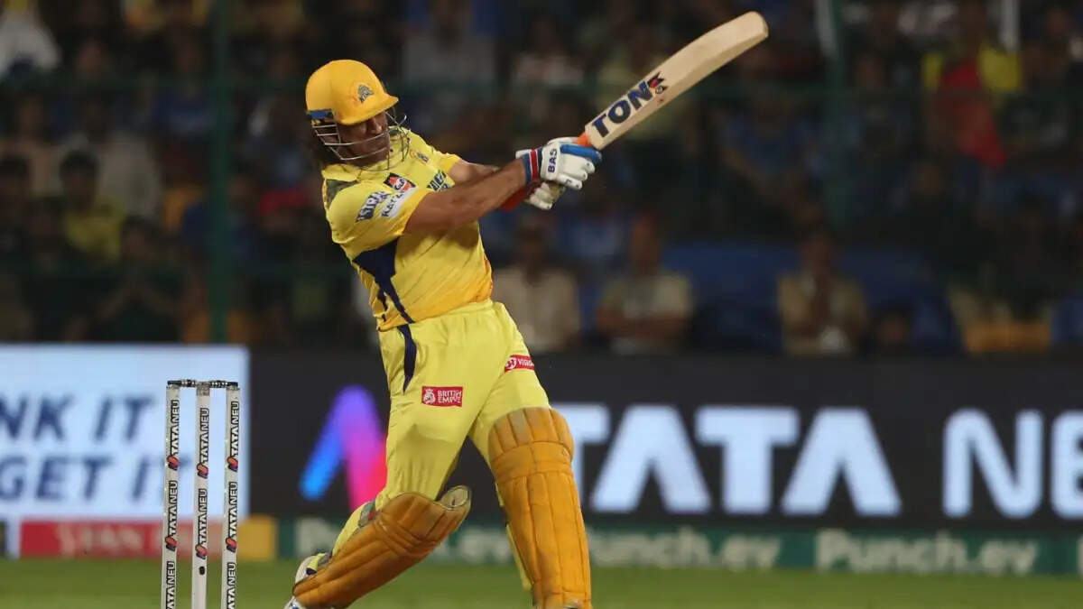 एमएस धोनी बने आईपीएल के सबसे उम्रदराज कप्तान, फिर से संभाली सीएसके की कमान