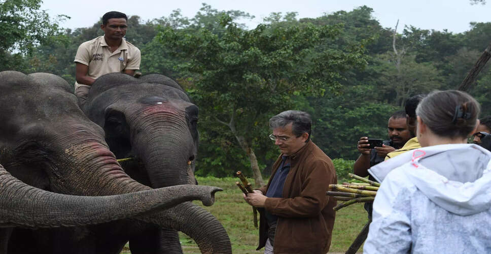 फ्रांस के राजदूत का नामेरी राष्ट्रीय उद्यान दौरा