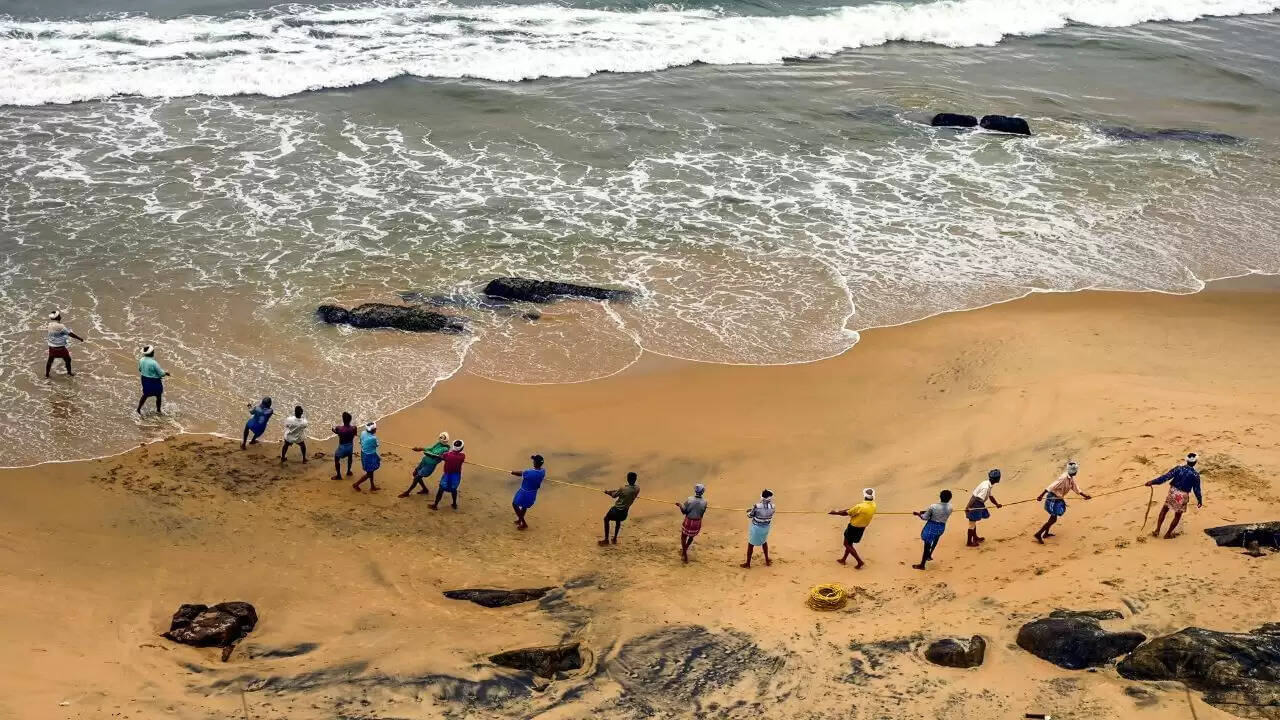 आज की प्रमुख खबरें: बिहार चुनाव, दिल्ली धमाका और मणिपुर का फ्लोटिंग विलेज