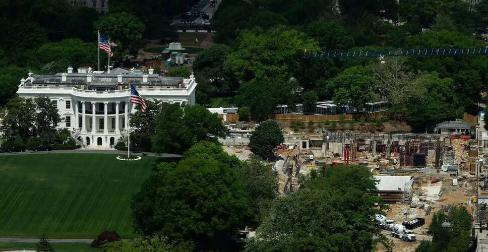 ट्रंप के व्हाइट हाउस बॉलरूम योजना पर विवाद और आलोचना