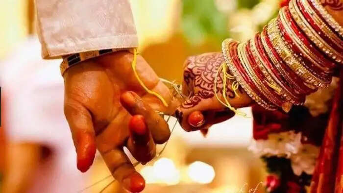 शिवपुरी में शादी के बाद पति को पता चला पत्नी किन्नर है, दर्ज की शिकायत