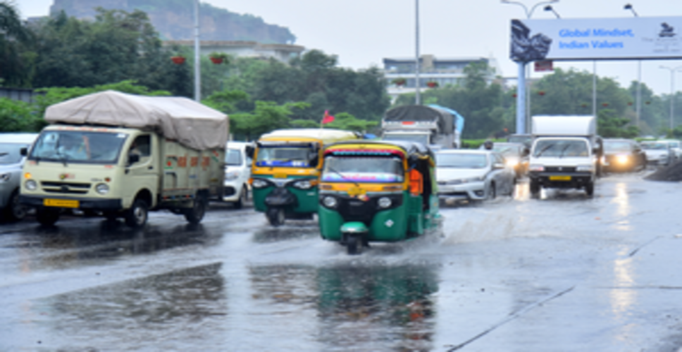 जयपुर में बारिश ने मचाई तबाही, तीन लोग बेसमेंट में फंसे, कई इलाके जलमग्न