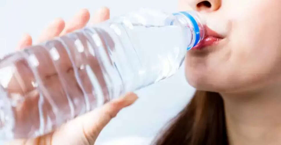 गर्मी में पानी पीने की आदतें: प्लास्टिक बोतलों के खतरनाक प्रभाव