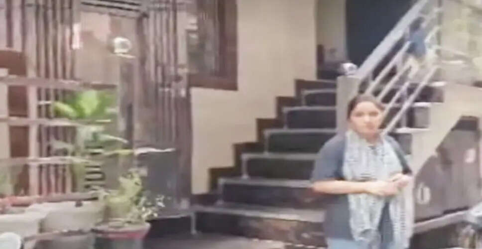 दिल्ली में पत्नी और सास पर पति को जलाने का आरोप