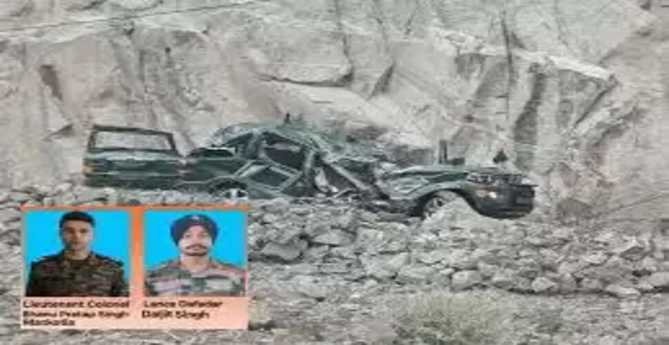 लद्दाख में सेना के वाहन पर चट्टान गिरने से दो जवान शहीद