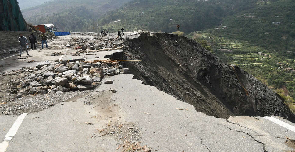 हिमाचल प्रदेश में मौसम के कारण 362 सड़कें बंद, भारी बारिश की चेतावनी