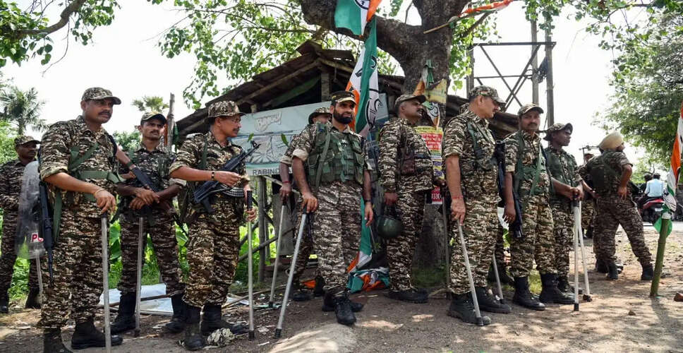 पश्चिम बंगाल में केंद्रीय बलों की तैनाती एक महीने के लिए बढ़ाई गई