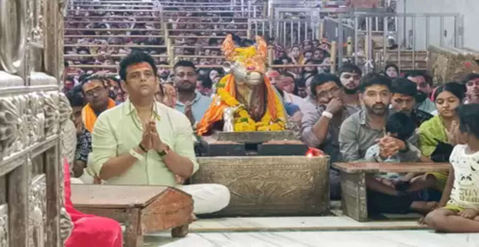 महाकालेश्वर के दर्शन को उज्जैन पहुंचे रवि किशन, भस्म आरती में हुए शामिल