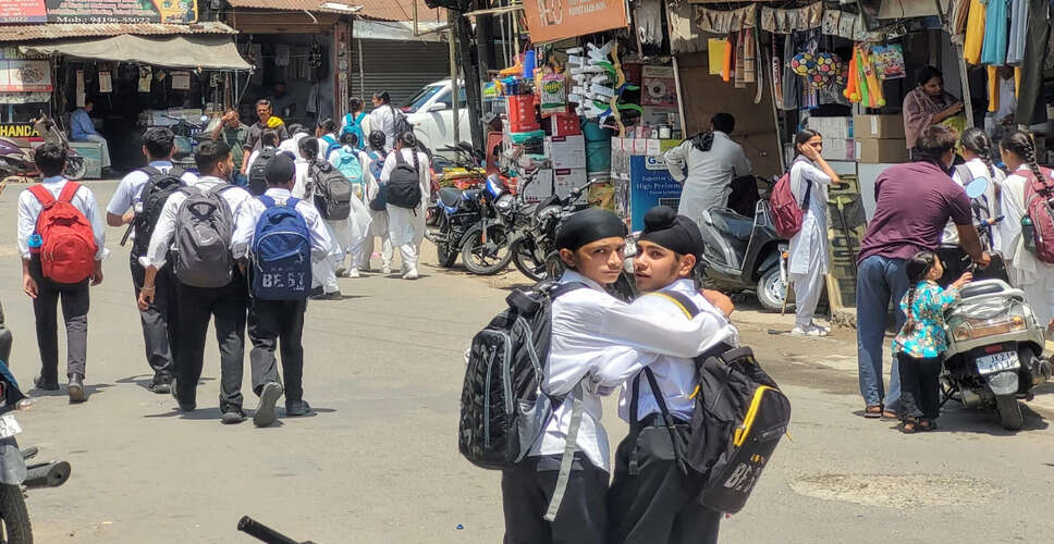 जम्मू-कश्मीर में बाढ़ के कारण स्कूलों की छुट्टियाँ बढ़ाई गईं
