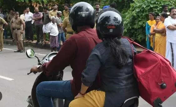 भोपाल में दोपहिया सवारी के लिए हेलमेट अनिवार्य, चालान की प्रक्रिया शुरू