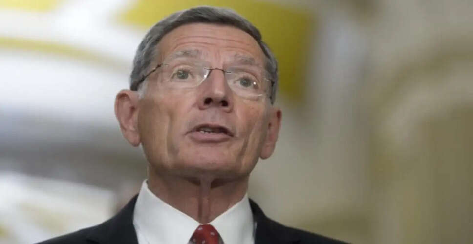 संघीय सरकार के बंद के बीच सीनेटर जॉन बैरासो की यात्रा पर विवाद