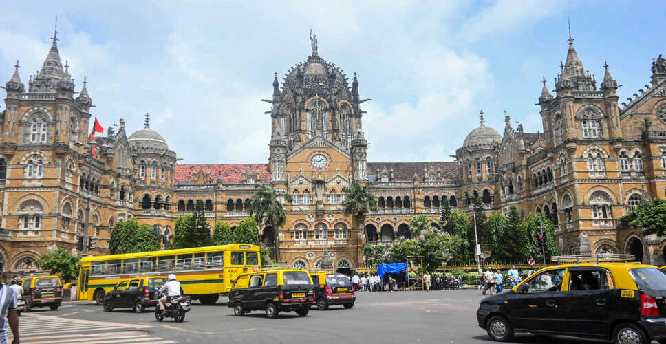 मुंबई पुलिस ने बम धमकी के बाद सुरक्षा बढ़ाई