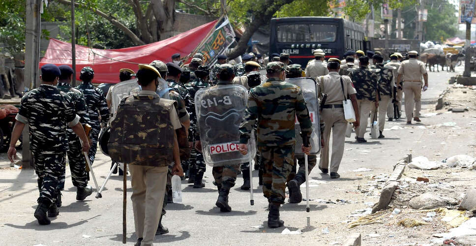 छत्तीसगढ़ के दुतकैयां गांव में हिंसा, पुलिसकर्मियों पर हमला