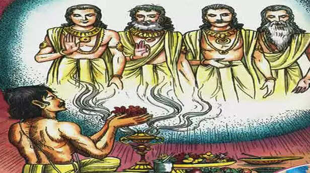 घर के मंदिर में पितरों की तस्वीर रखने के वास्तु नियम