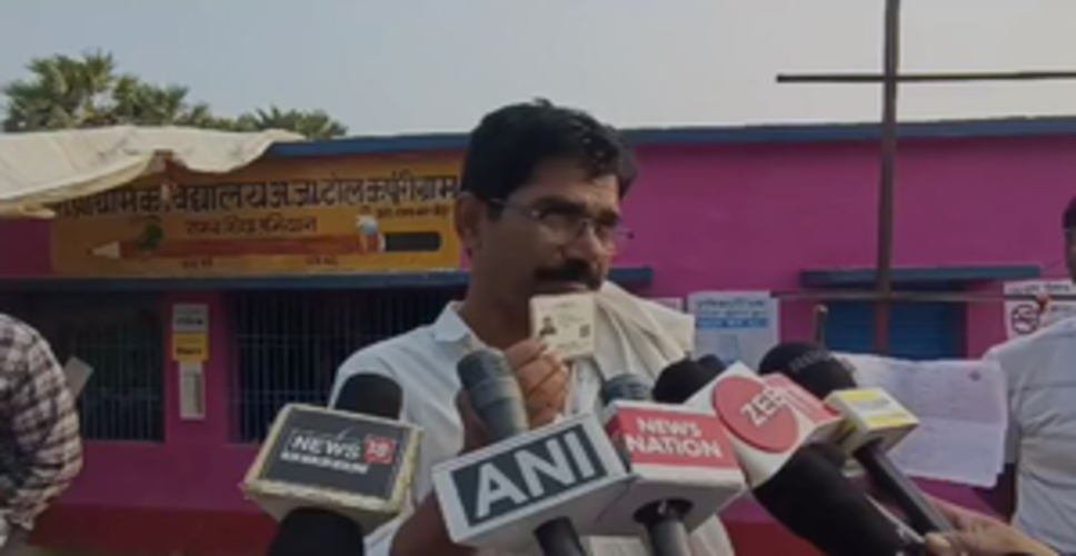 बिहार : मां को मुखाग्नि देने के बाद मतदान करने पहुंचा शख्स
