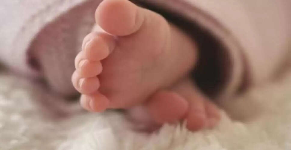 जांच समिति का गठन: यूपी स्वास्थ्य केंद्र में मोबाइल की रोशनी में जन्मे बच्चे