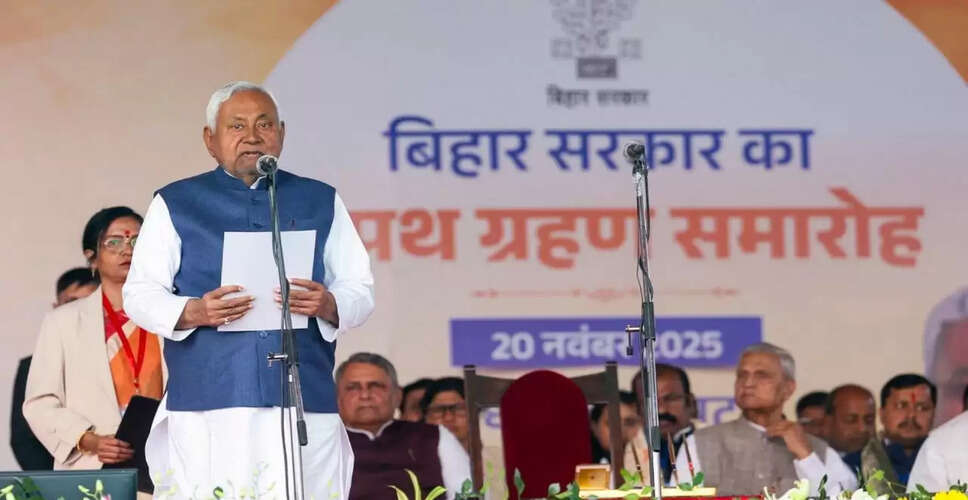 नीतीश कुमार ने 10वीं बार मुख्यमंत्री पद की शपथ ली, नए मंत्रियों की सूची जारी