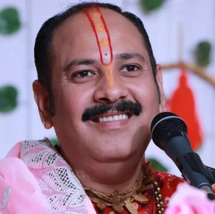 दीर्घायु के लिए पंडित प्रदीप मिश्रा के अनोखे उपाय