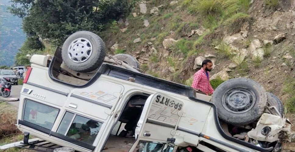 डोडा में यात्री वाहन दुर्घटना: सात लोगों की जान गई, 17 घायल